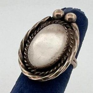 Navajo Sterling Silver Mother of Pearl Ring